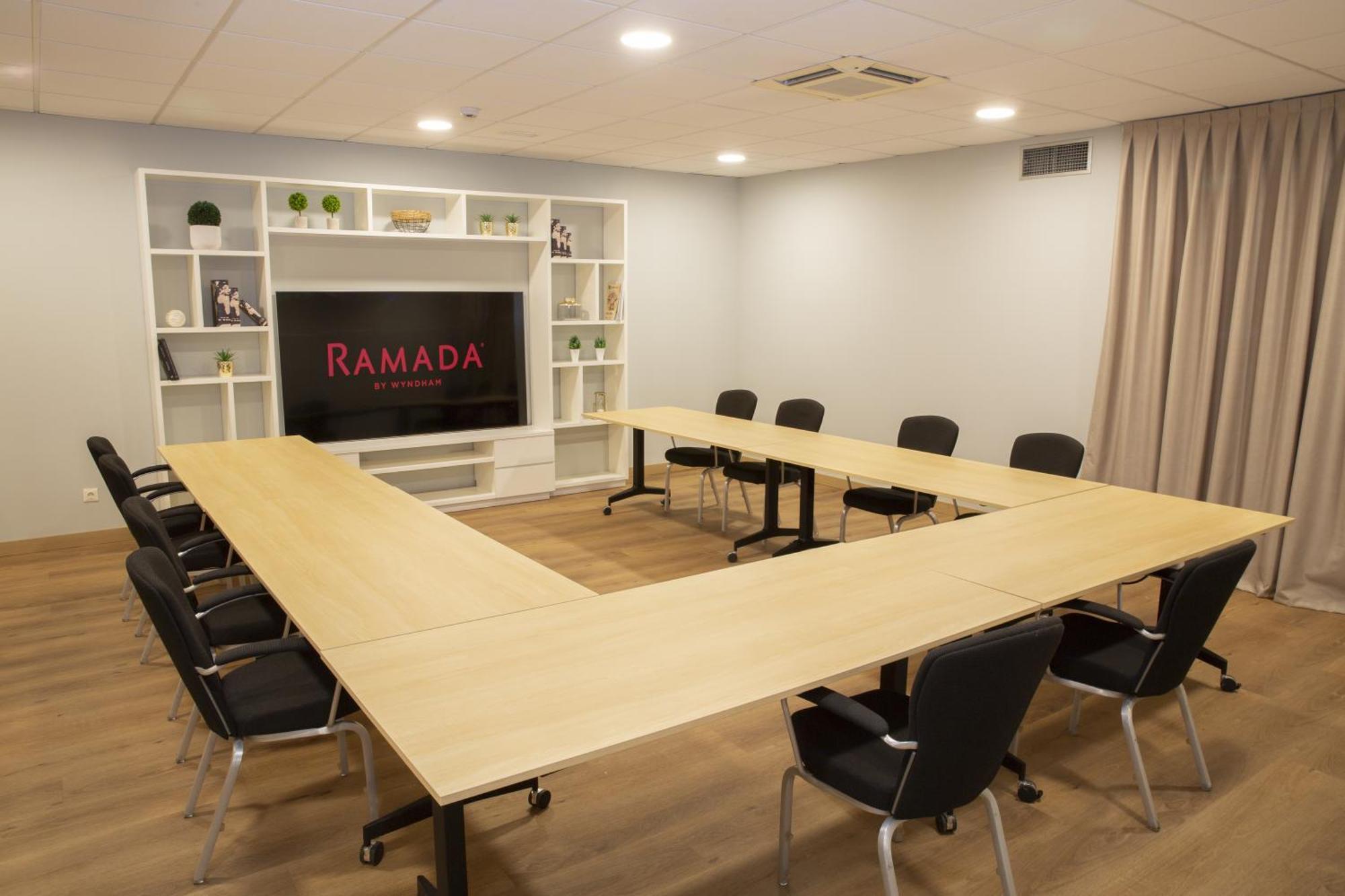 Ramada By Wyndham Madrid Getafe Ξενοδοχείο Εξωτερικό φωτογραφία