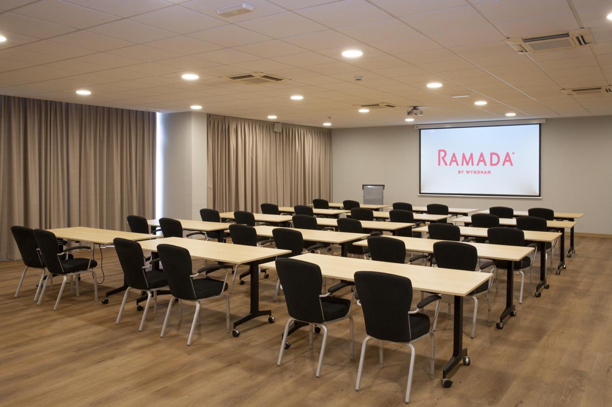 Ramada By Wyndham Madrid Getafe Ξενοδοχείο Εξωτερικό φωτογραφία