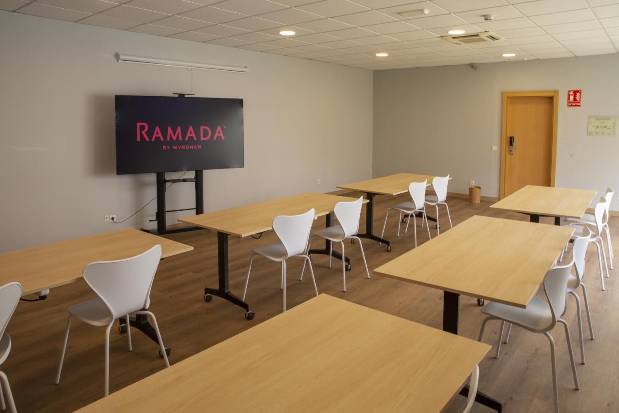 Ramada By Wyndham Madrid Getafe Ξενοδοχείο Εξωτερικό φωτογραφία