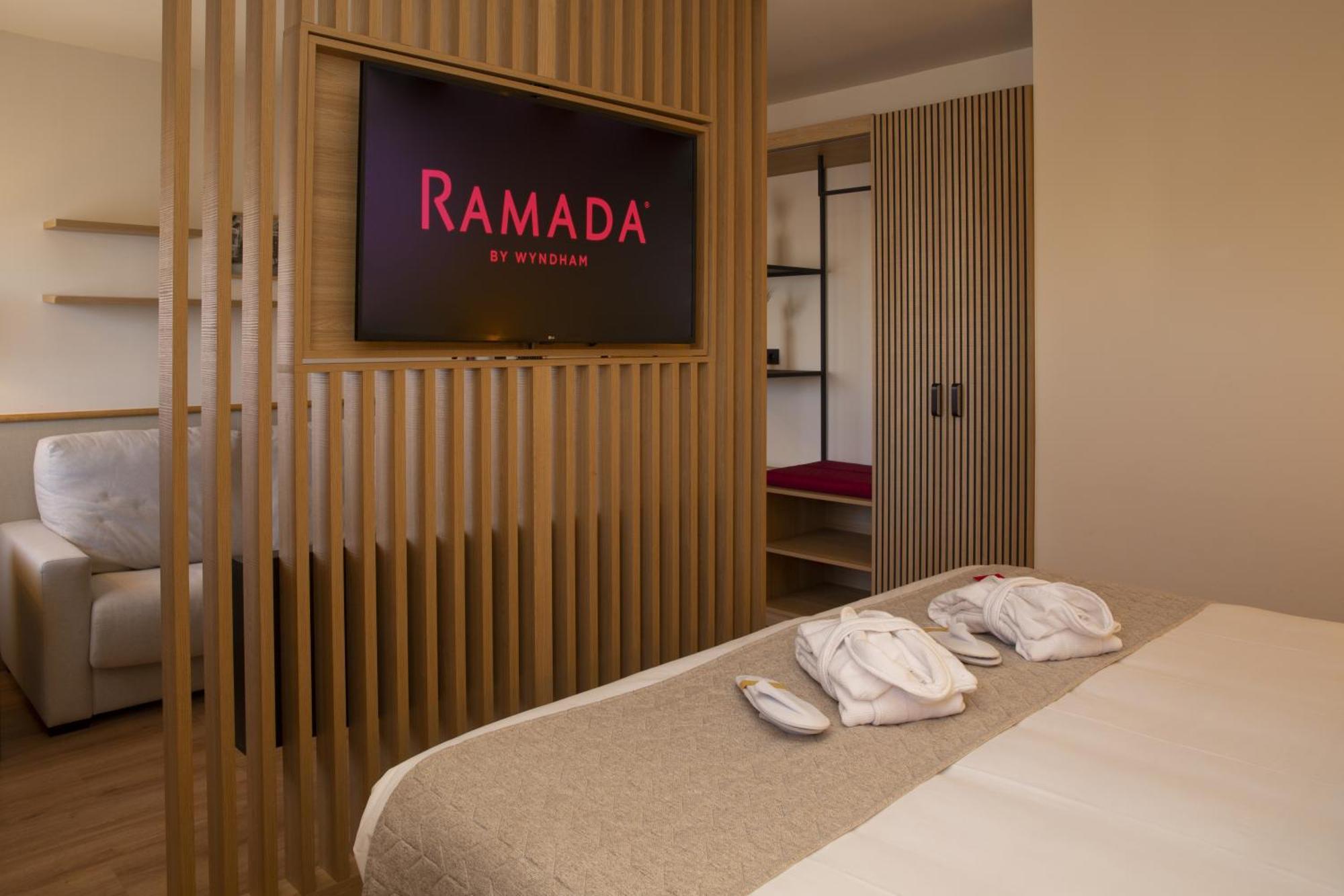 Ramada By Wyndham Madrid Getafe Ξενοδοχείο Εξωτερικό φωτογραφία